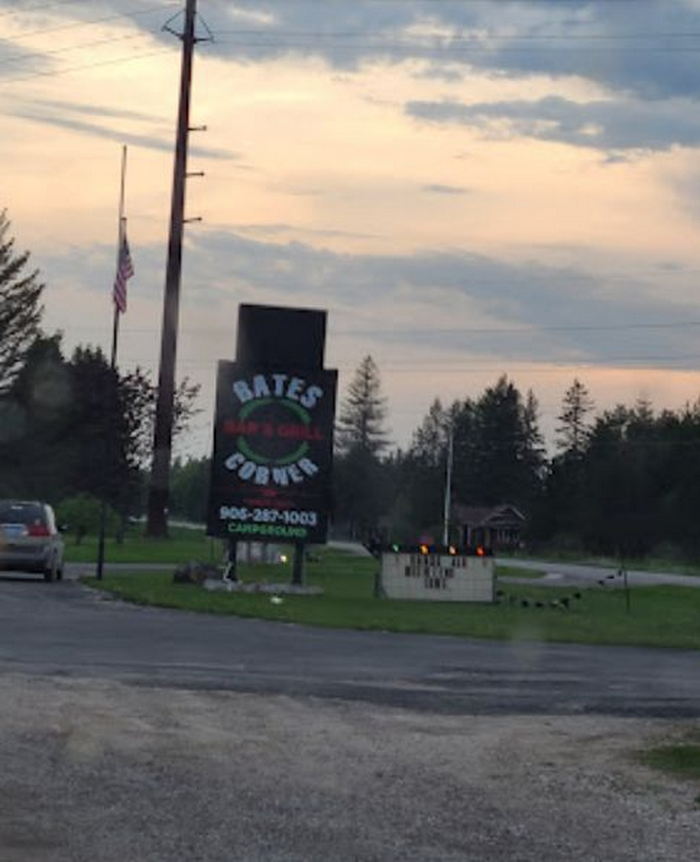 Bates Motel (Phils Bar Motel Cafe - Standard Super Service, Lone Wolf Saloon and Motel) - Web Listing (newer photo)